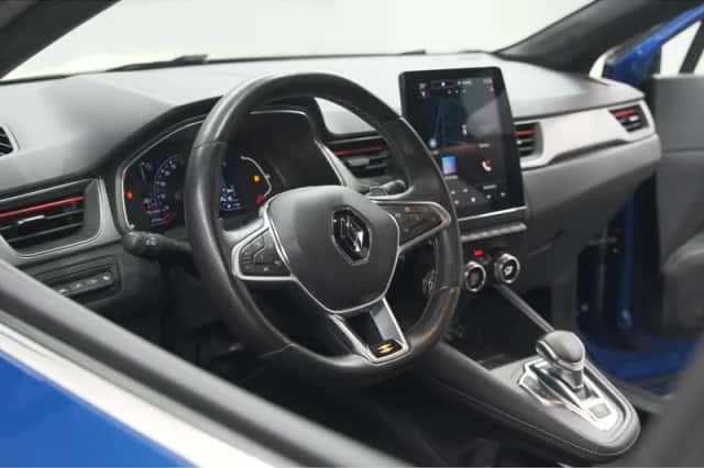 Renault Captur (2021) thumbnail 2
