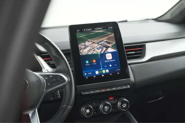 Renault Captur (2021) thumbnail 3