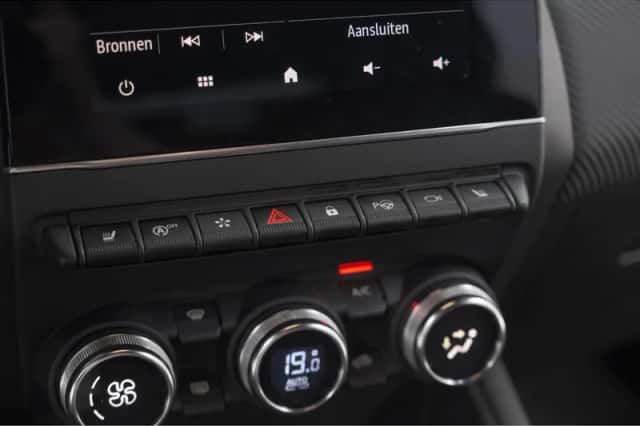 Renault Captur (2021) thumbnail 47