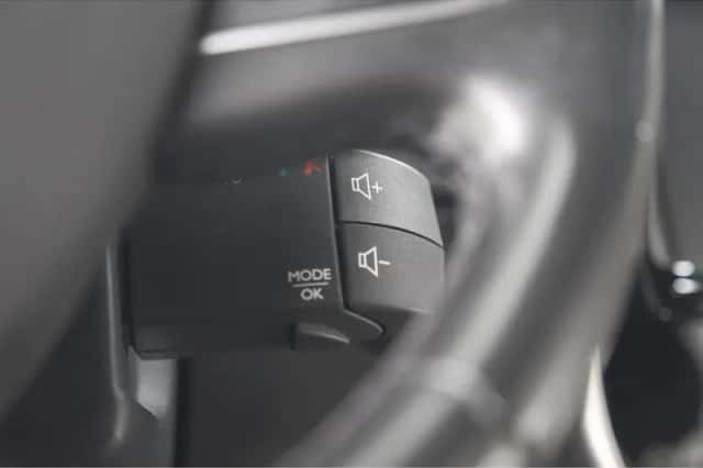 Renault Captur (2018) thumbnail 36