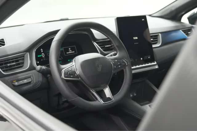 Renault Captur (2025) thumbnail 2