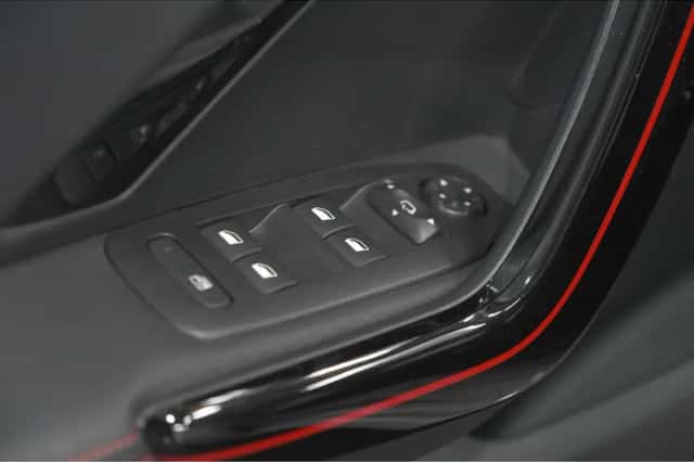 Peugeot 208 (2018) thumbnail 18