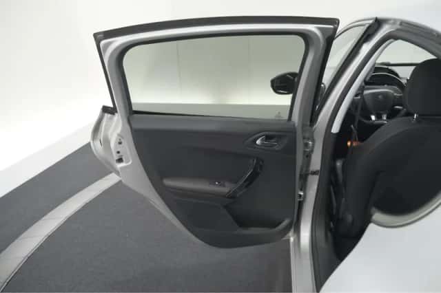 Peugeot 208 (2018) thumbnail 51