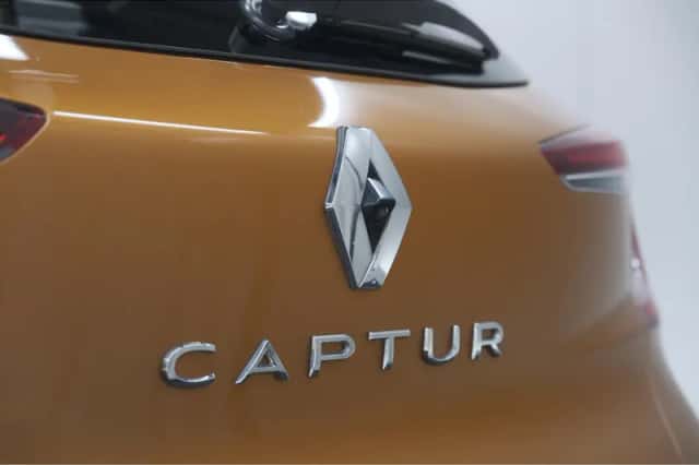 Renault Captur (2020) thumbnail 4