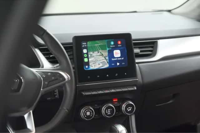 Renault Captur (2022) thumbnail 3