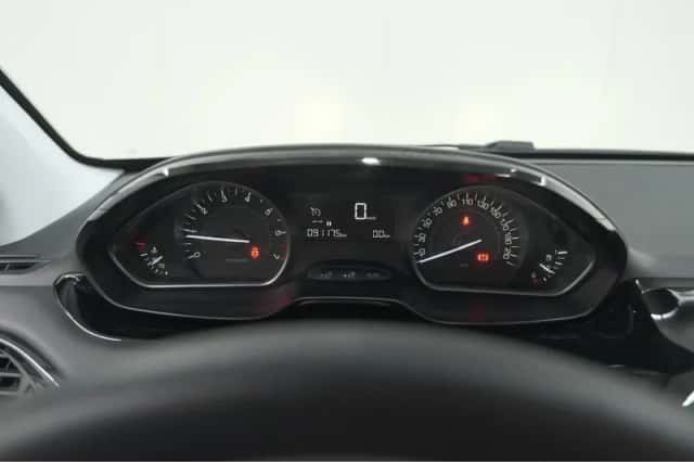 Peugeot 208 (2018) thumbnail 3