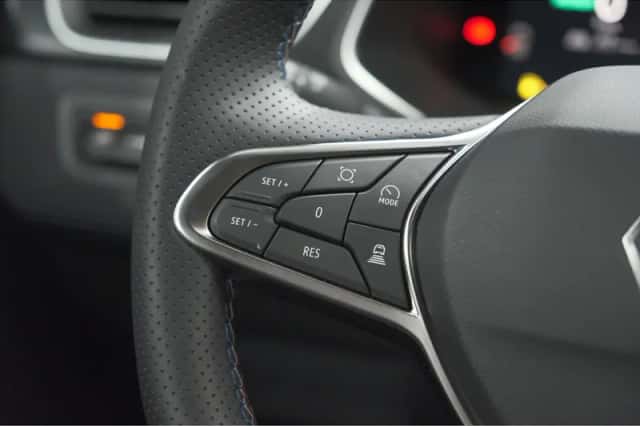 Renault Captur (2025) thumbnail 3