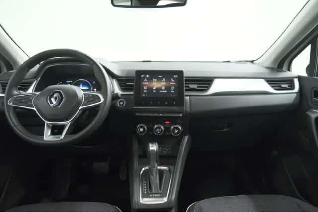 Renault Captur (2023) thumbnail 2