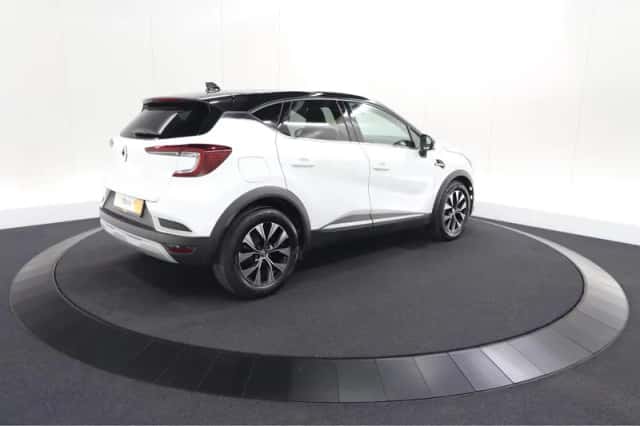 Renault Captur (2023) thumbnail 5