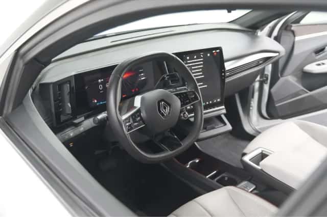 Renault Mégane E-Tech (2023) thumbnail 2