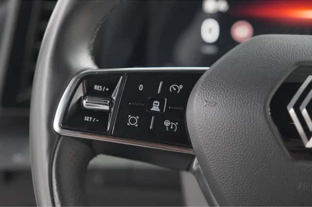 Renault Mégane E-Tech (2023) thumbnail 3
