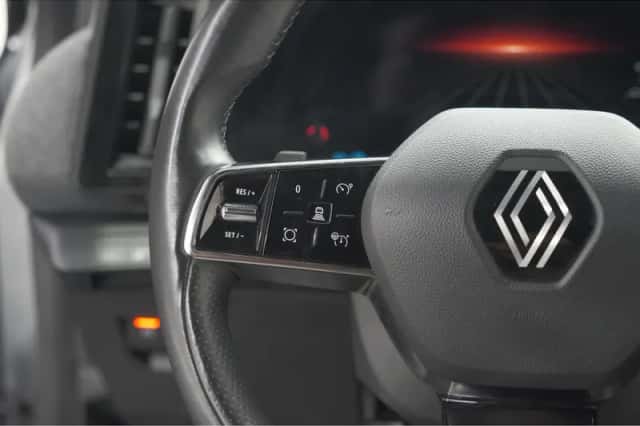 Renault Mégane E-Tech (2023) thumbnail 3