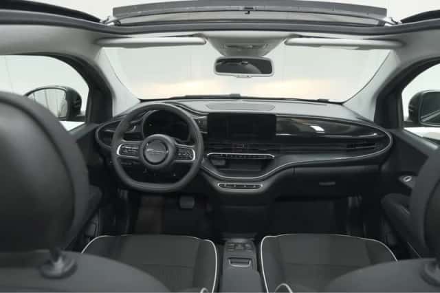 Fiat 500C (2023) thumbnail 2