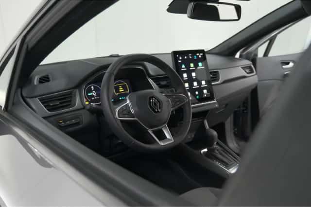 Renault Captur (2025) thumbnail 2