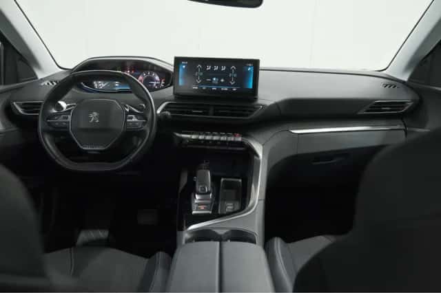 Peugeot 3008 (2022) thumbnail 2