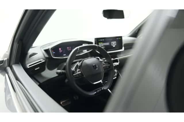 Peugeot 2008 (2024) thumbnail 2