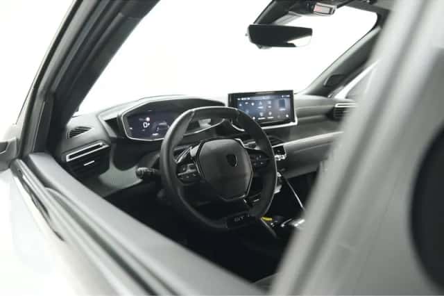 Peugeot 2008 (2024) thumbnail 2