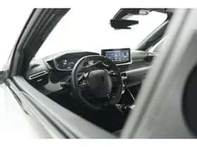 Peugeot 2008 (2024) thumbnail 2