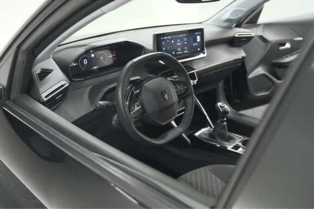 Peugeot 208 (2024) thumbnail 2