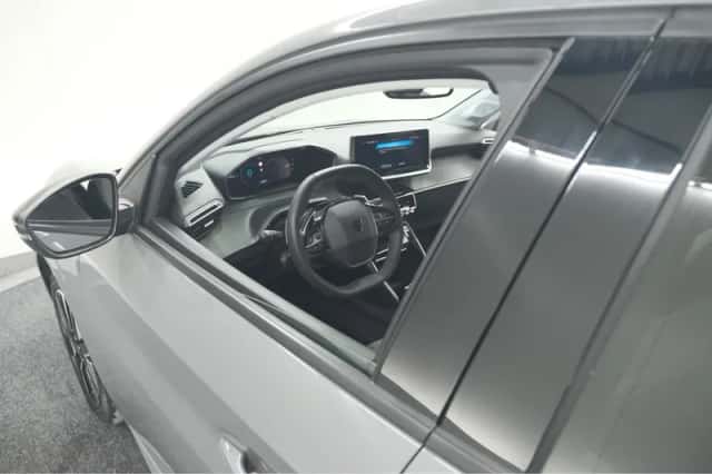 Peugeot 208 (2024) thumbnail 3