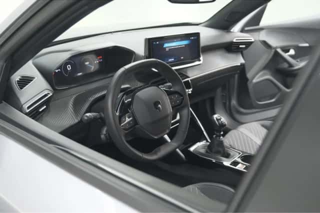 Peugeot 2008 (2024) thumbnail 2