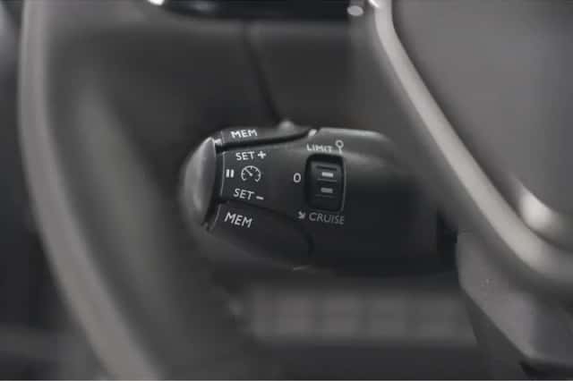 Peugeot 2008 (2024) thumbnail 35