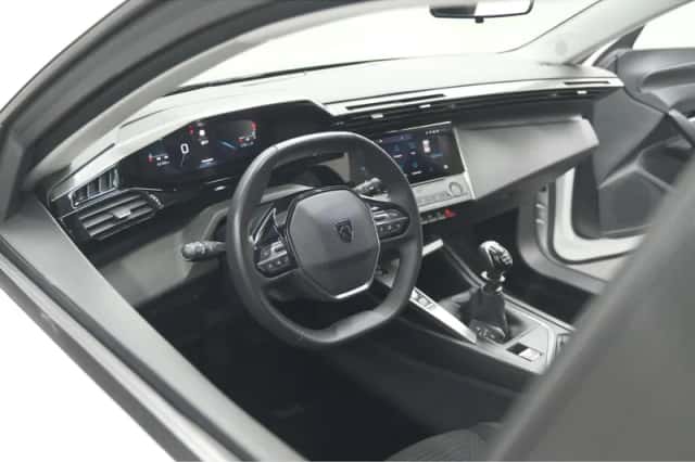 Peugeot 308 (2022) thumbnail 2