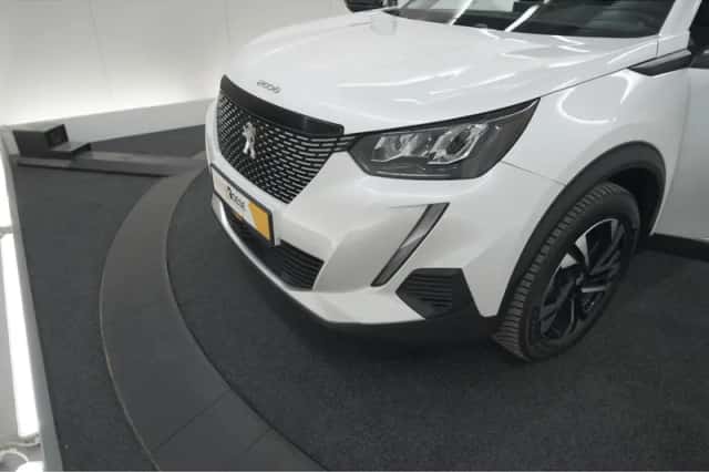 Peugeot 2008 (2023) thumbnail 13