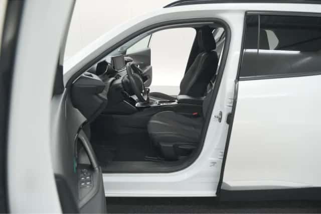 Peugeot 2008 (2023) thumbnail 19