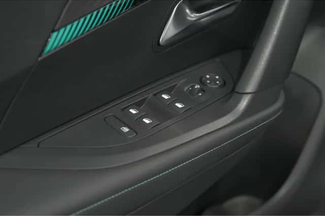 Peugeot 2008 (2023) thumbnail 20