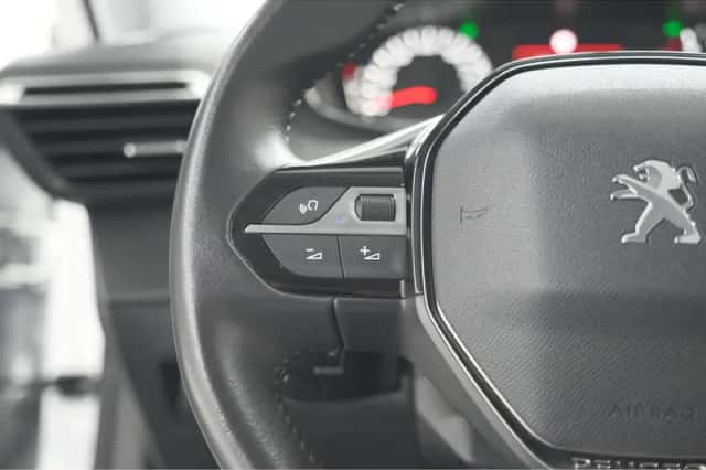 Peugeot 2008 (2023) thumbnail 38