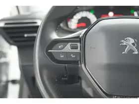 Peugeot 2008 (2023) thumbnail 38