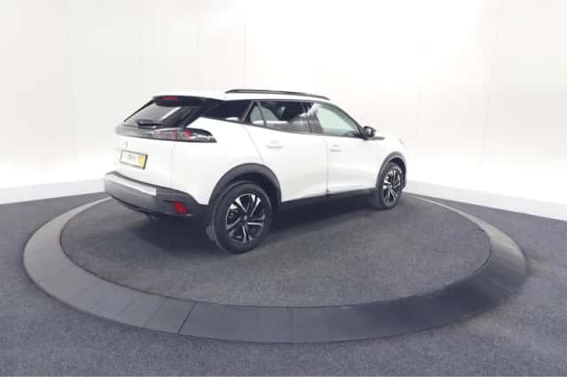 Peugeot 2008 (2023) thumbnail 5