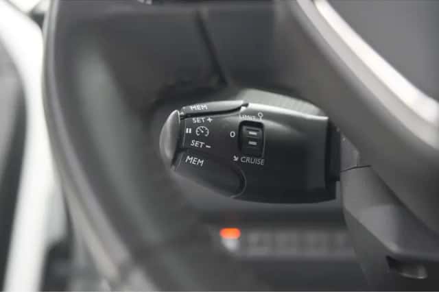 Peugeot 2008 (2023) thumbnail 42