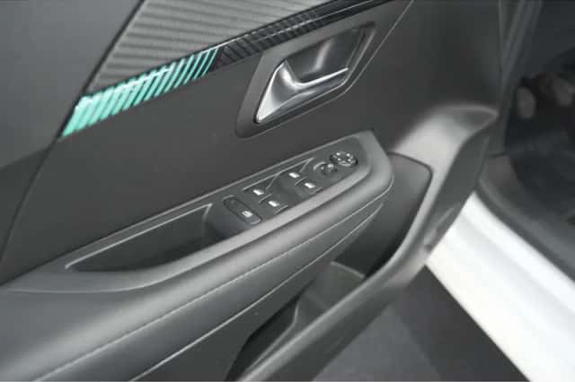 Peugeot 208 (2022) thumbnail 17