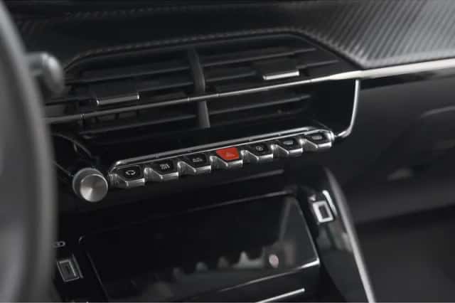 Peugeot 208 (2022) thumbnail 36
