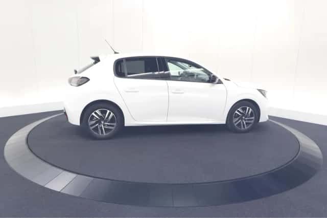 Peugeot 208 (2022) thumbnail 8