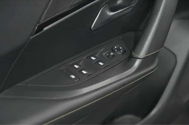 Peugeot 2008 (2020) thumbnail 23
