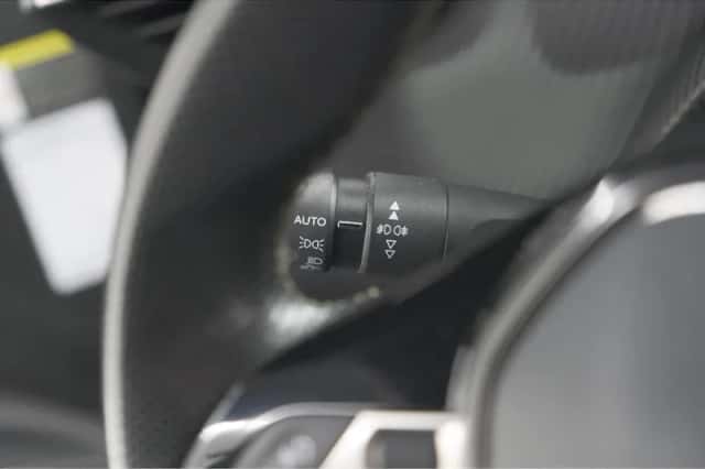 Peugeot 2008 (2020) thumbnail 32