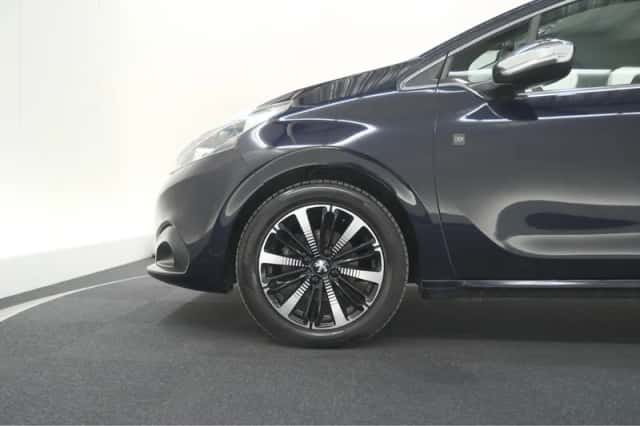 Peugeot 208 (2018) thumbnail 16