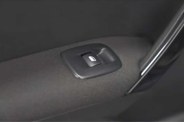 Peugeot 208 (2018) thumbnail 25
