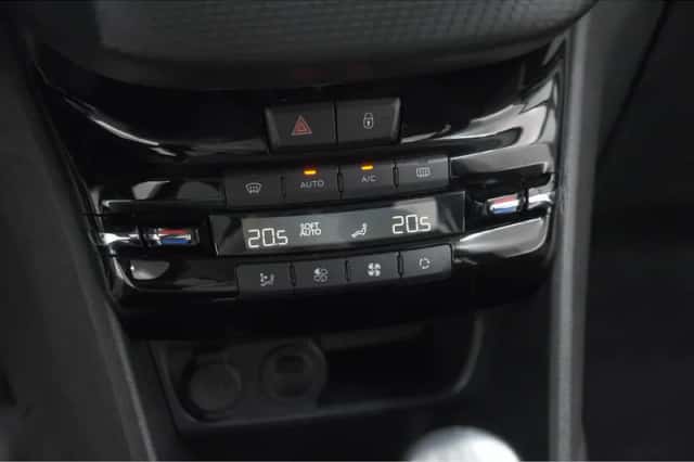 Peugeot 208 (2018) thumbnail 37