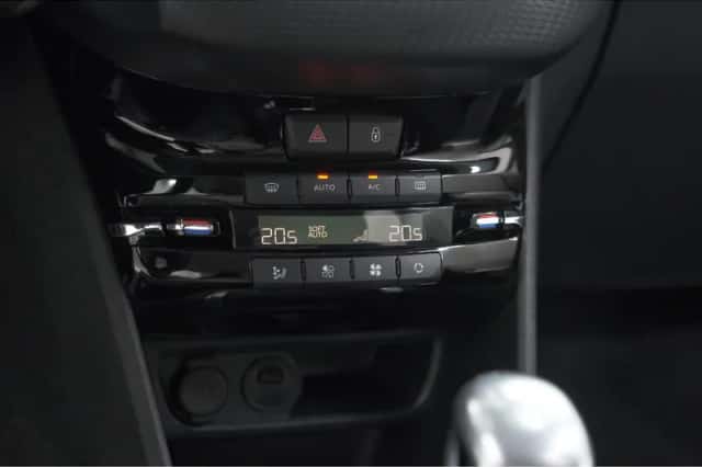 Peugeot 208 (2018) thumbnail 60