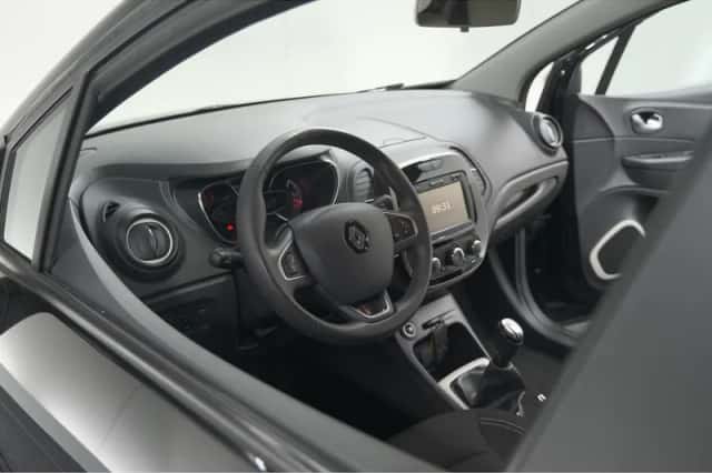 Renault Captur (2017) thumbnail 2