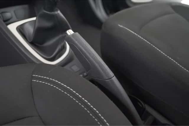 Renault Captur (2017) thumbnail 33