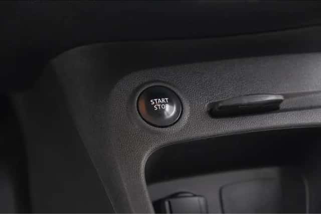Renault Captur (2017) thumbnail 36