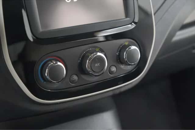 Renault Captur (2017) thumbnail 37