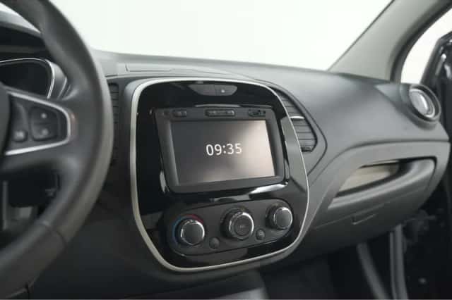 Renault Captur (2017) thumbnail 38