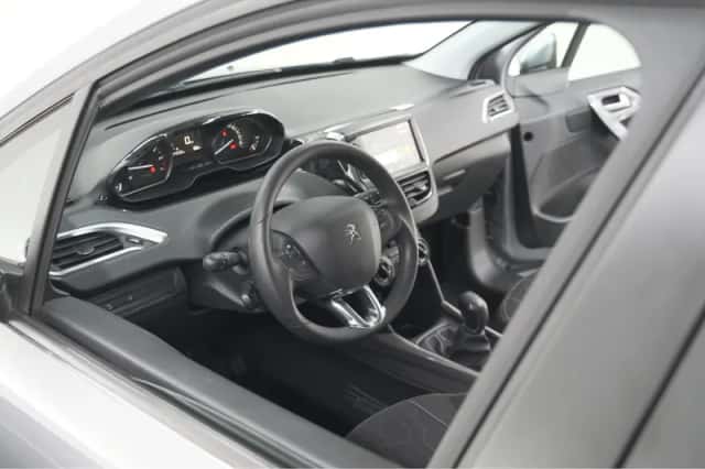 Peugeot 2008 (2018) thumbnail 2