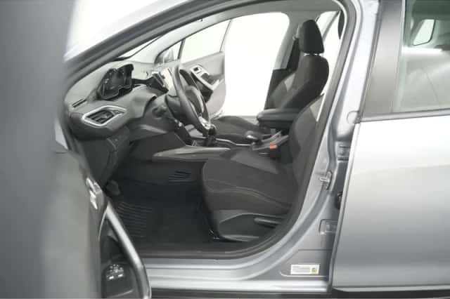 Peugeot 2008 (2018) thumbnail 18